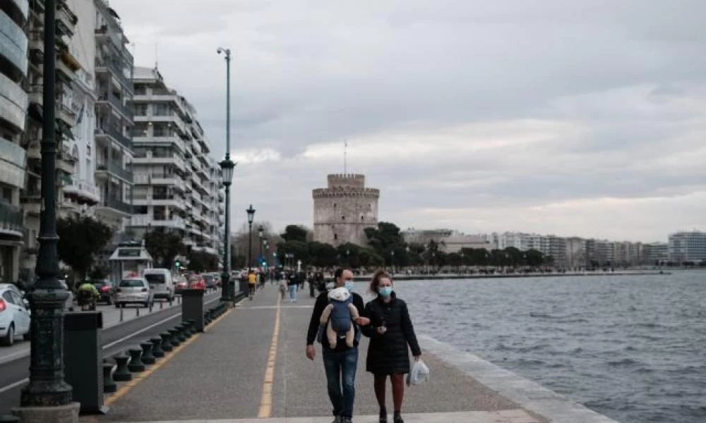 "Με το ένα πόδι" πριν το σκληρό lockdown Θεσσαλονίκη, Αχαΐα και Ρέθυμνο